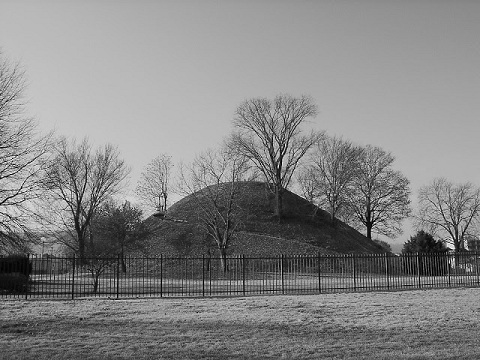 Das Grab der Riesenkönigin West Virginia.jpg